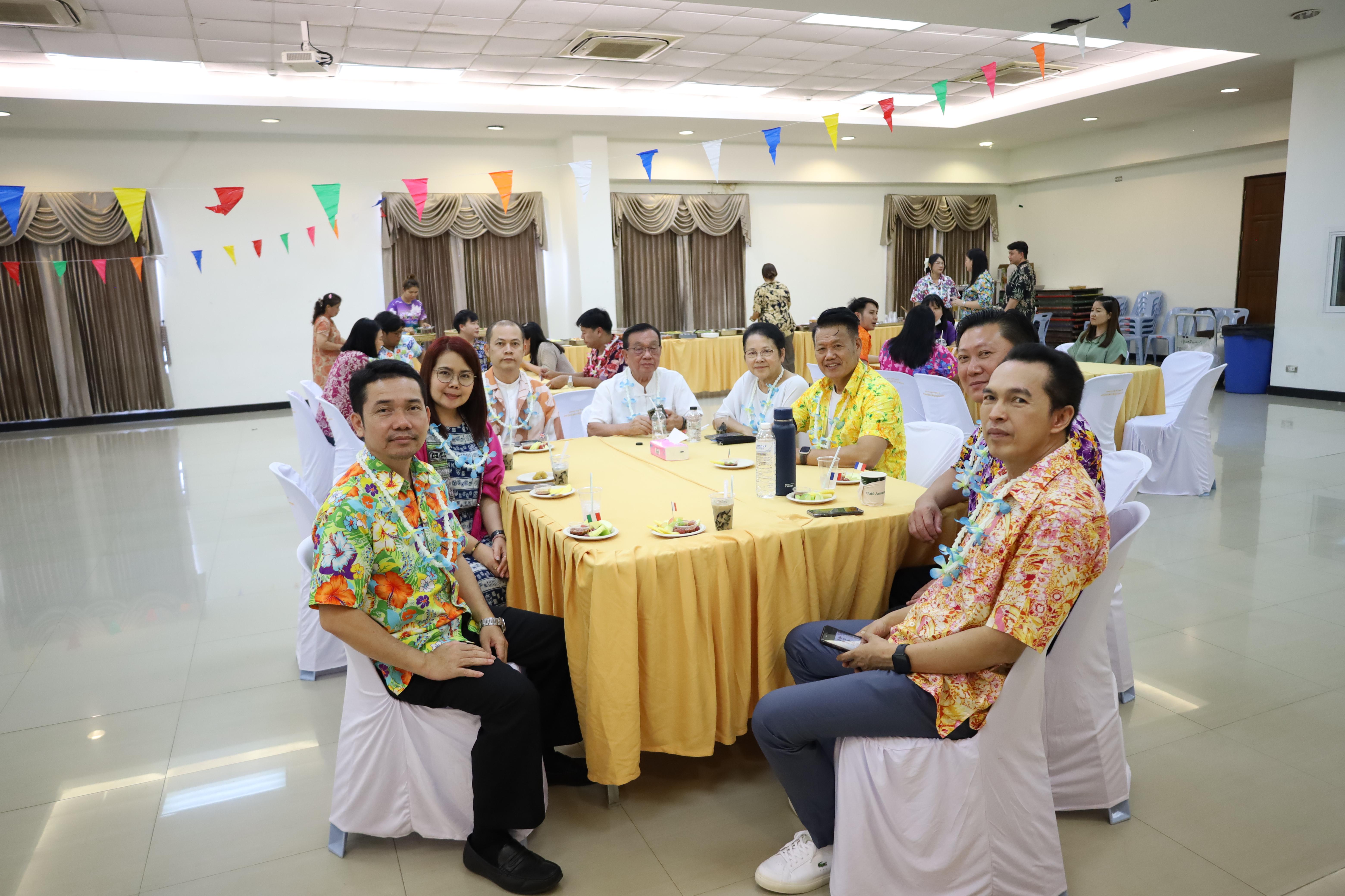 277. วันที่ 26 เมษายน 2568 สาขาการบริหารการศึกษา ได้จัดกิจกรรมรดน้ำดำหัวคณาจารย์ระดับบัณฑิตศึกษา ประจำสาขาการบริหารการศึกษา ณ ห้องประชุมครุร่มสัก 1 ชั้น 3 อาคารคณะครุศาสตร์
